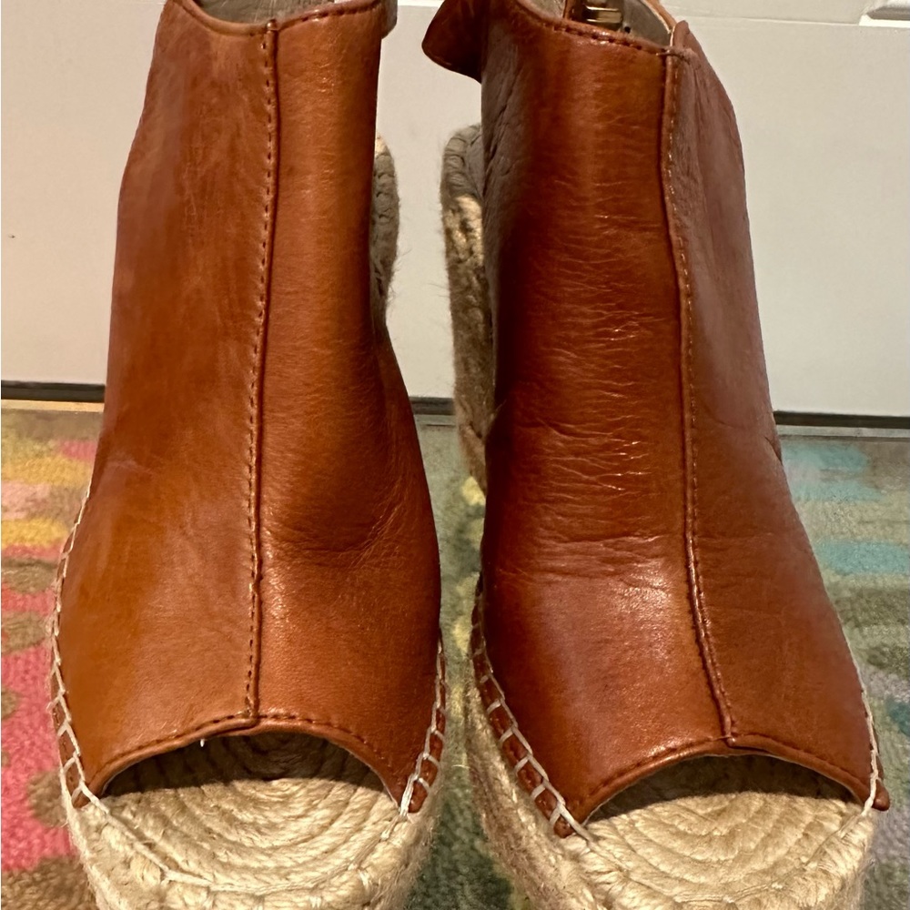 Kenneth Cole Olivia brown leather wedges. Gently worn.
